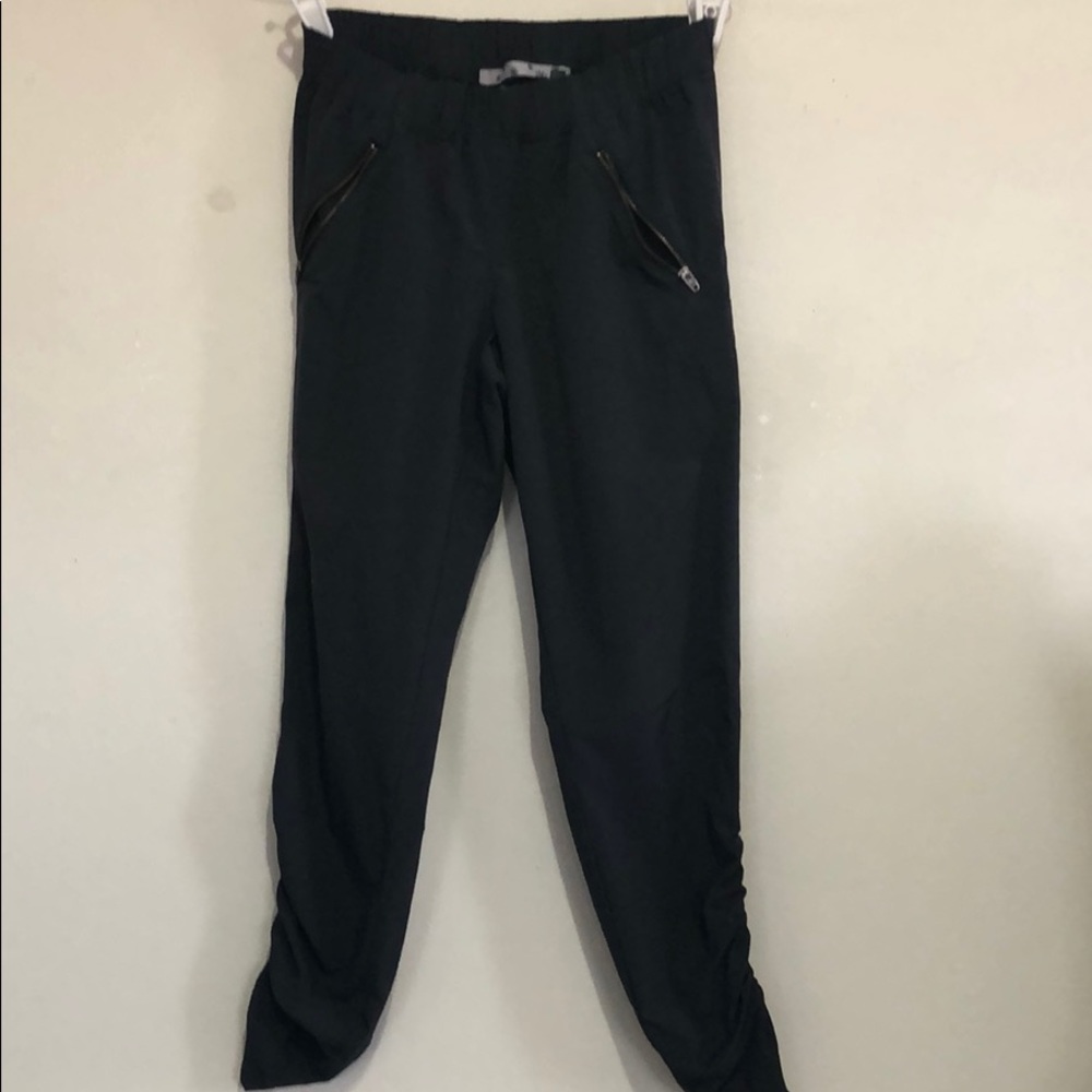 Athleta lightweight Capri  pants